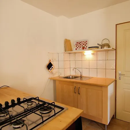 Cozy Retreat In Vezac, Cleaning Included Feriehus