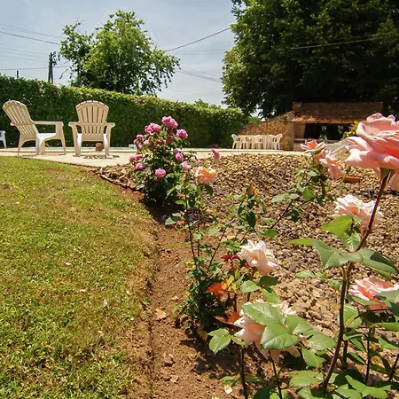 別荘 Cozy Retreat In Vezac, Cleaning Included *