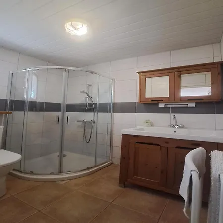 Cozy Retreat In Vezac, Cleaning Included *
