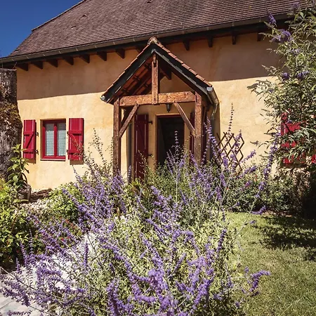 Cozy Retreat In Vezac, Cleaning Included